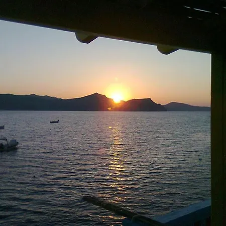 The Yellow Boat House * Klima (Milos)