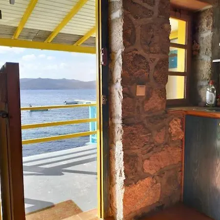 The Yellow Boat House Apartment