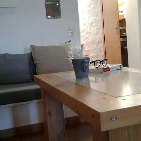 Апартаменты The Yellow Boat House *