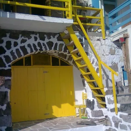 Apartment The Yellow Boat House *