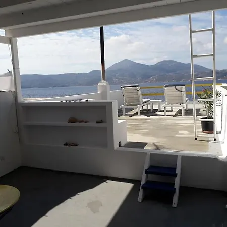 Apartment The Yellow Boat House