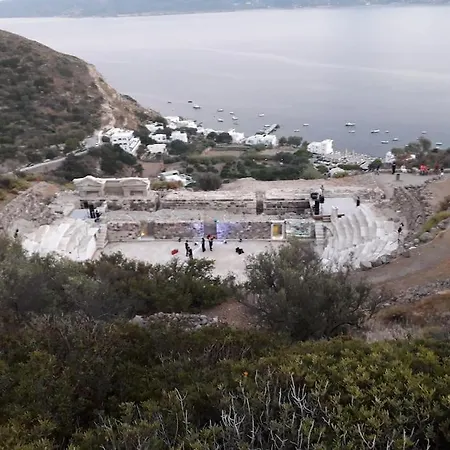 The Yellow Boat House Klima (Milos)