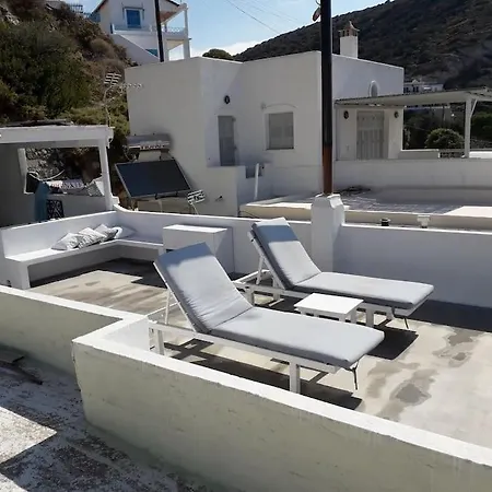 The Yellow Boat House Apartment Klima (Milos)