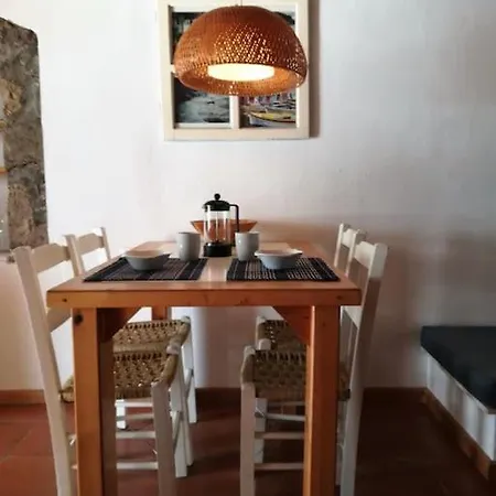 The Yellow Boat House Apartment Klima (Milos)