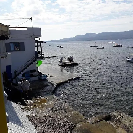The Yellow Boat House Klima (Milos)